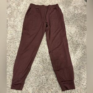 Vuori. Performance jogger. Burgundy color. Size small.